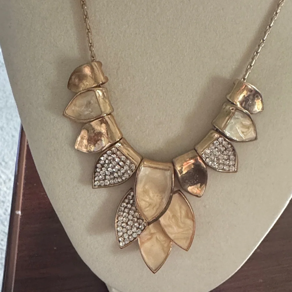 Elegant Gold and Cream Necklace - Picture 2 of 4